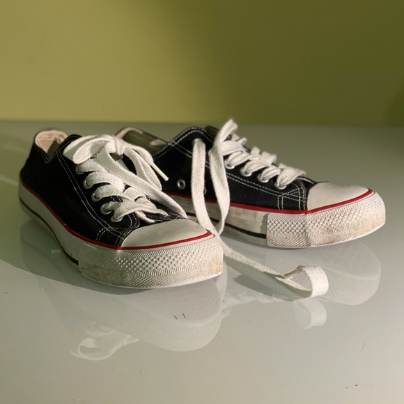 Black and white sneakers - Picture 1 of 4